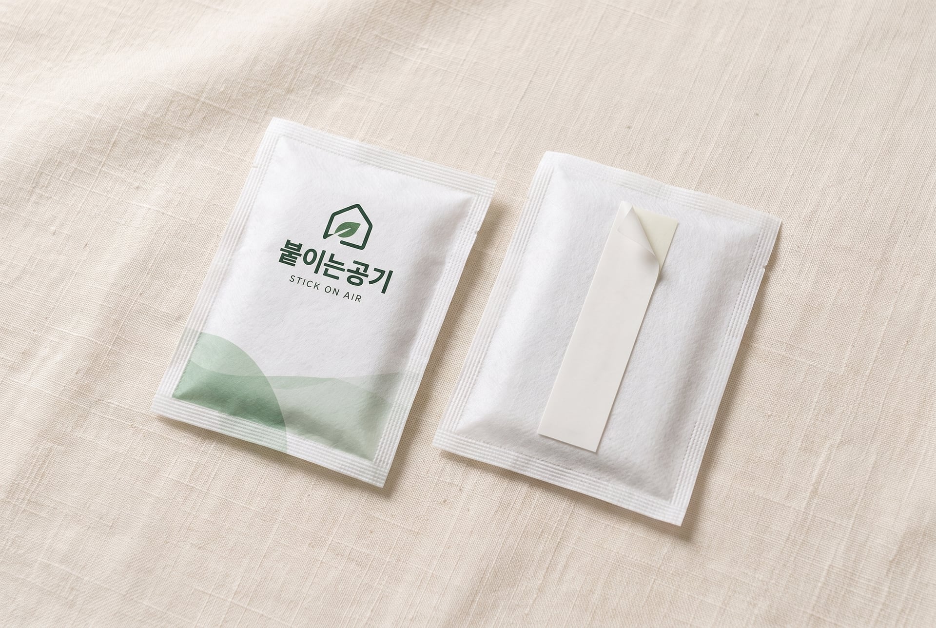 붙이는공기 파우치 앞면과 뒷면(부착면) — 연출 이미지